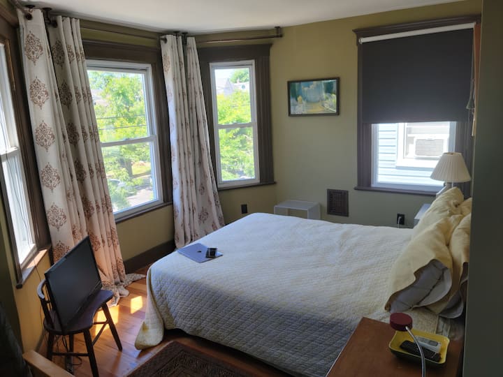 Large private bedroom in Asbury Park
