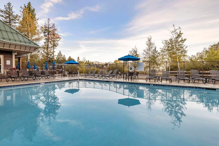 South Lake Tahoe • Pool + Ski Adventure Stay