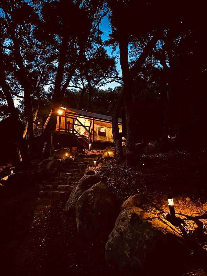 Canvas under the oaks, your unique getaway