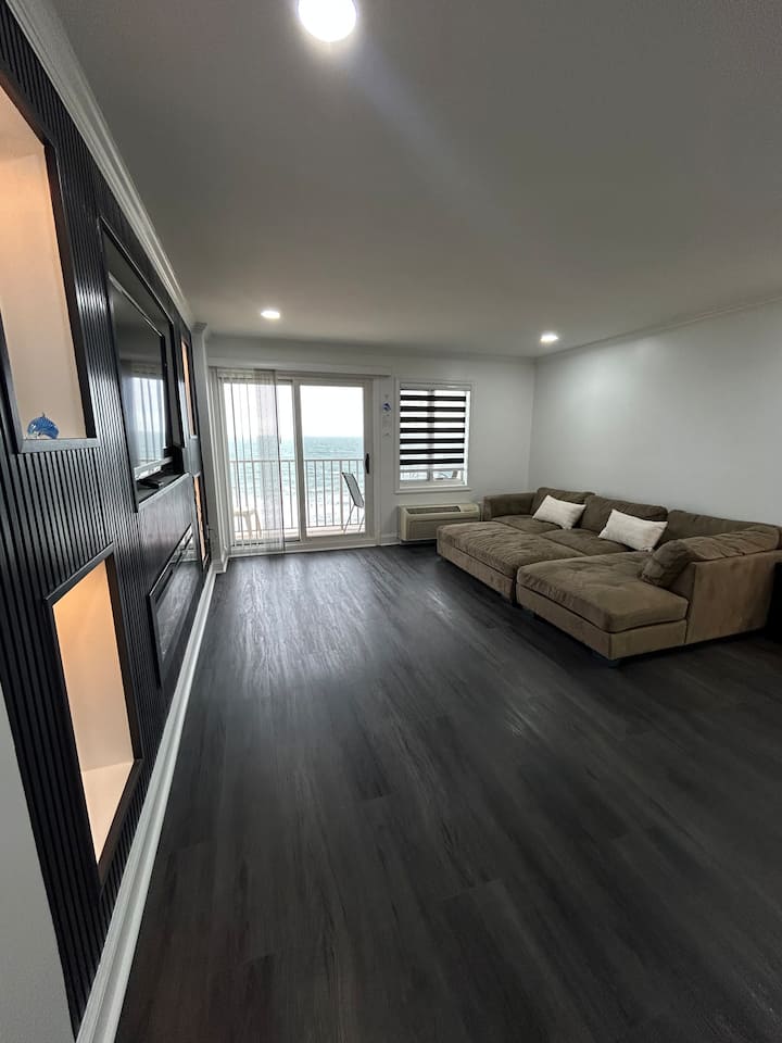 Ocean Front 2BR/2BA oasis, with panoramic view.