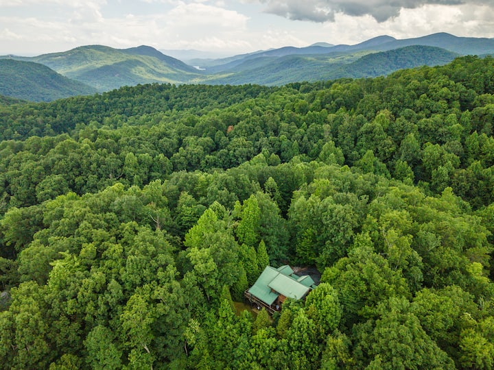 Kitty's Cabin: Enchanting Nature Sanctuary