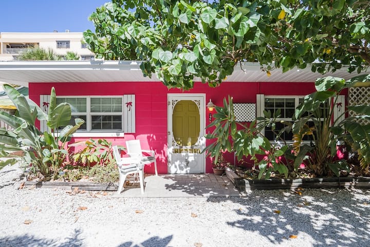 Private Beach Bungalow 1BR *Heated POOL**PETS ok