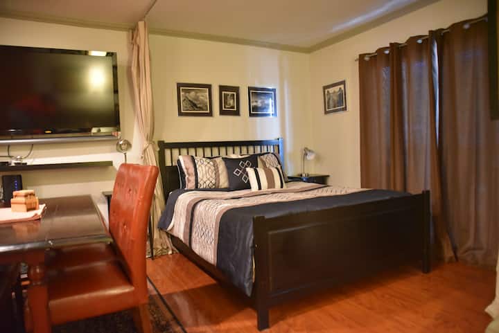 Modern, Comfortable, Quaint Studio