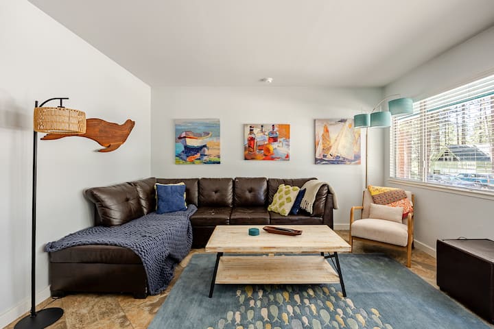 Tahoe Home/1.3 miles to Beach/6 min to Heavenly