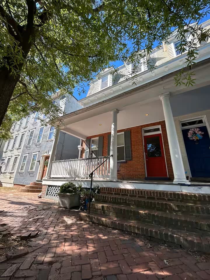 Charming, Chic Downtown Annapolis Apartment