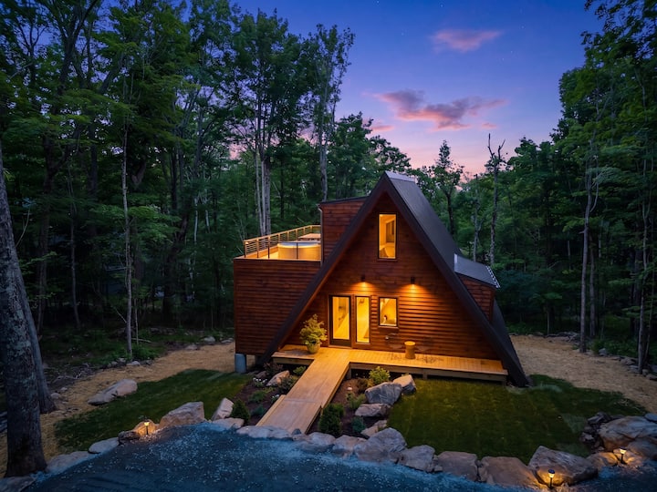 Teaberry House · Rooftop Hot Tub + Sauna · Beech