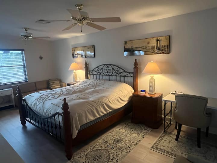 Comfy & Charming Private Room