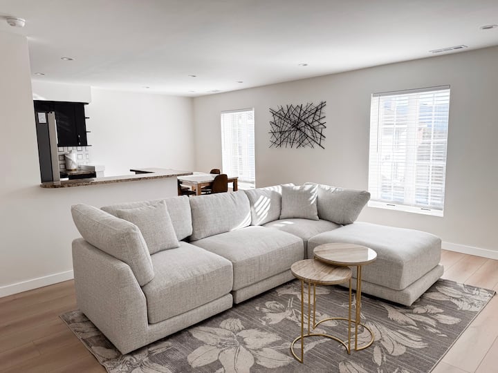 Stylish Modern 2025 Beach Condo