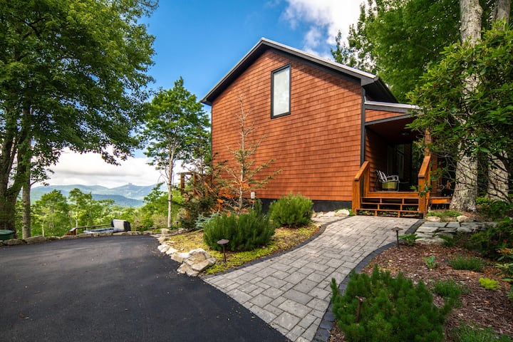 Romantic View Retreat | Hot Tub + Sauna + Location