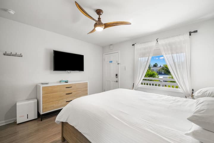 NEW! South Petite Room | Steps to the Beach!