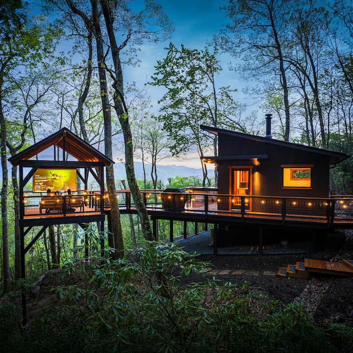 Outdoor movies w/ Hot Tub | Fire Pit | Mtn Views