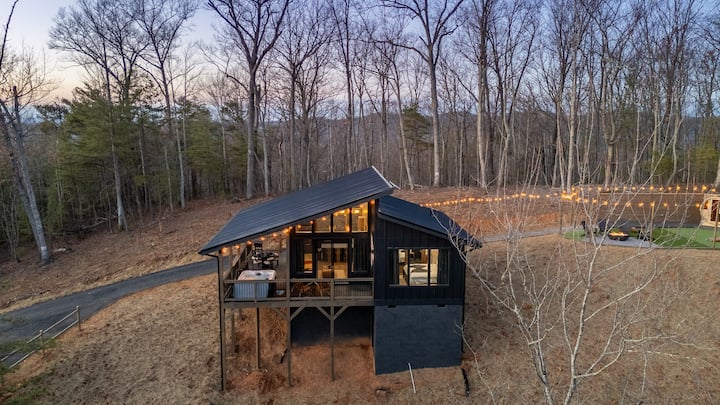 New! Sauna, Cold Plunge, Hot Tub, Firepit & Views!