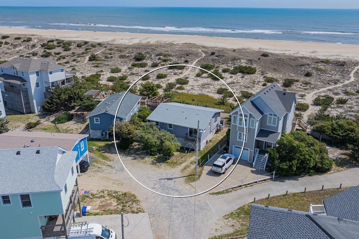 Oceanfront! *Hot Tub* 3 Bedroom, 2 Bath