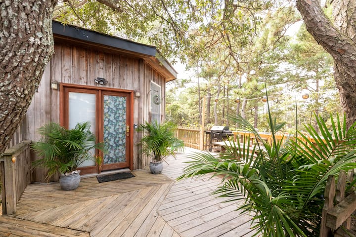 Gypsy Treehouse Gazebo - Walk to Beach