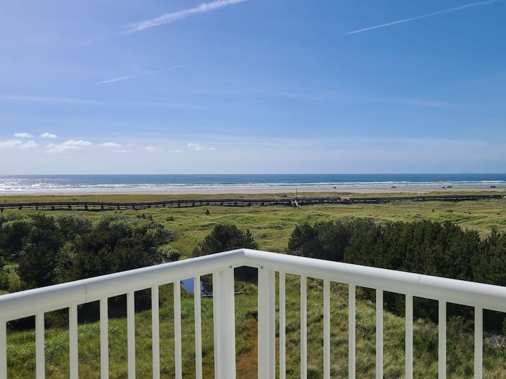 Beachfront Condo with Incredible Ocean Views