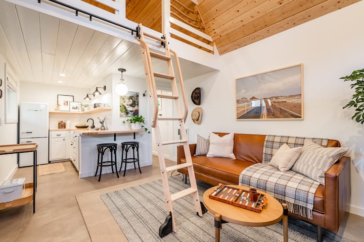 Grand Canyon Tiny House,Fire Pit,Steps to Downtown