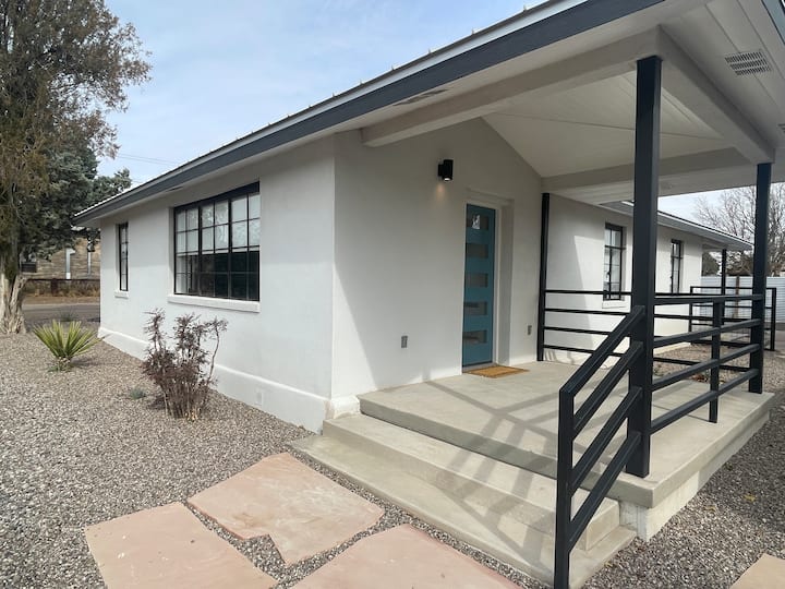 Frankie's on Dean: Newly renovated Marfa Retreat