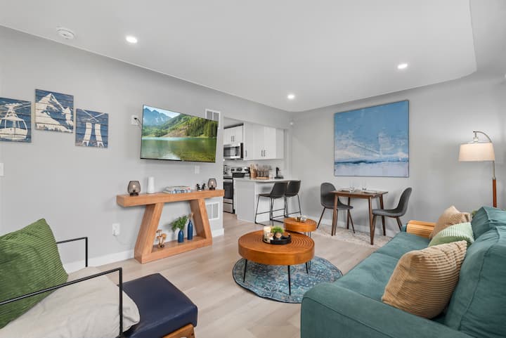 Mile High Modern Townhouse by Sloan’s Lake
