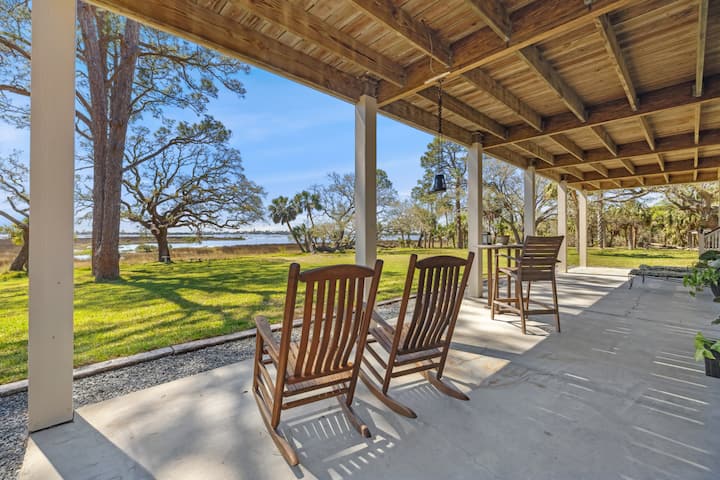 Old Florida Retreat – Waterfront w/ Kayaks & Bikes