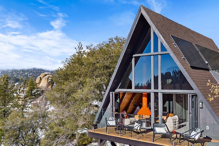 Modern Swiss Chalet | Sweeping Views | Hot Tub