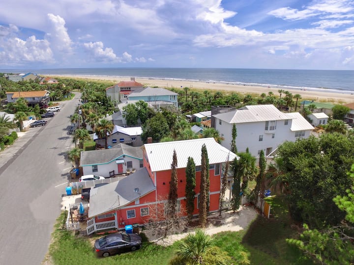 Peach Penthouse (steps to the beach)