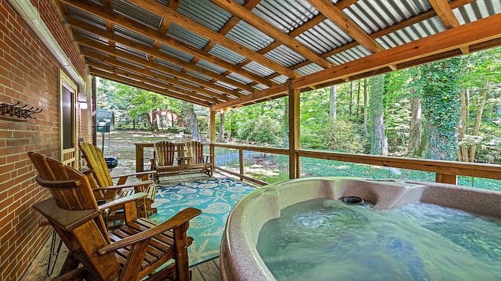 Cozy Creek Getaway-Romantic Escape, Hot Tub