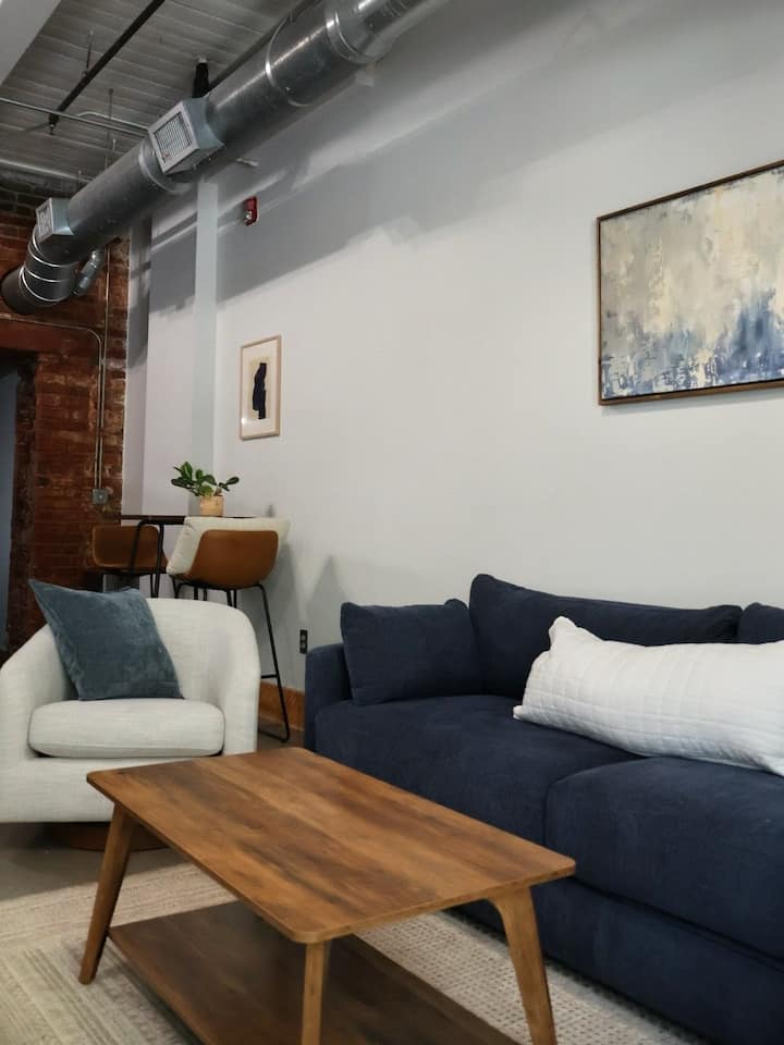 DT Condo w/ Outdoor Courtyard | Pet-Friendly!