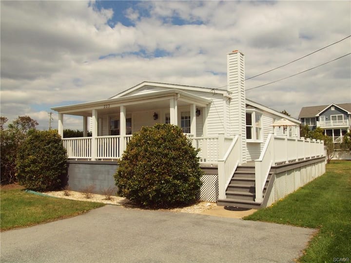 3rd Street Oceanside Cottage