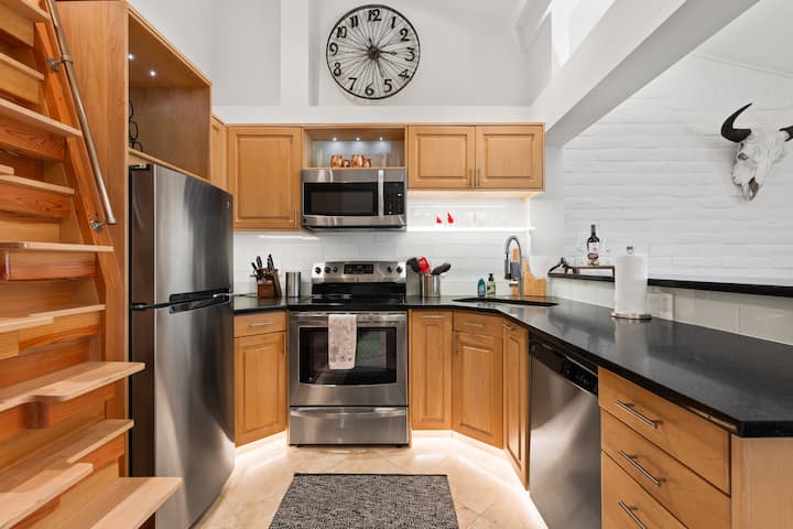 Wildwood Modern Loft: Steps to Skiing & Downtown