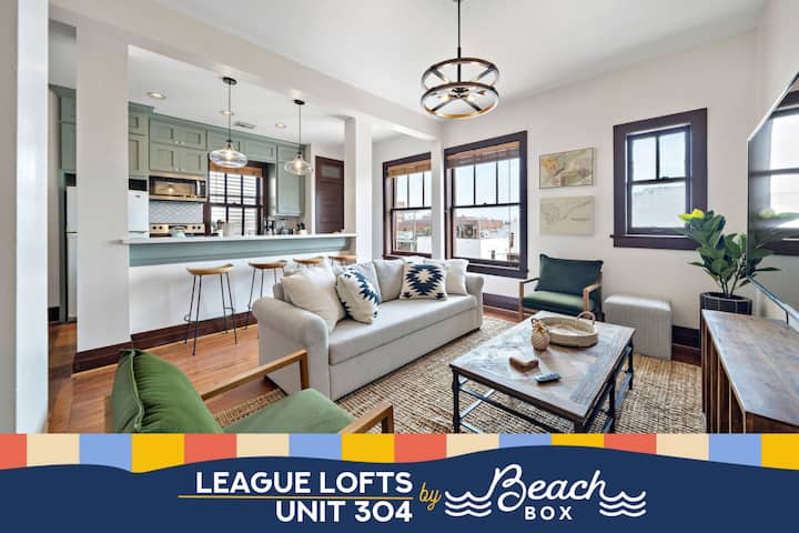 Chic Historic Loft, 3 Blocks from The Strand
