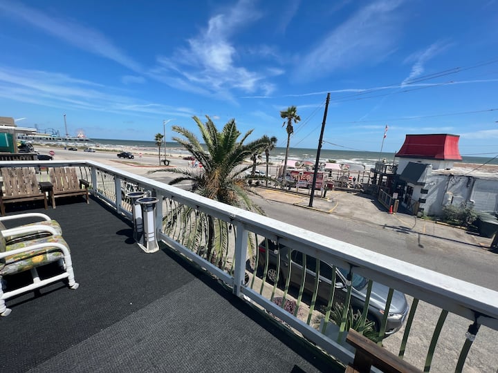 AMAZING Beach/Pleasure Pier Views, Large 5-⭐️ Suite