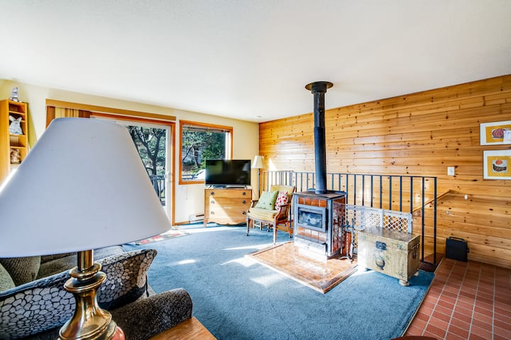 Downtown 2BR Oceanview Dog Friendly