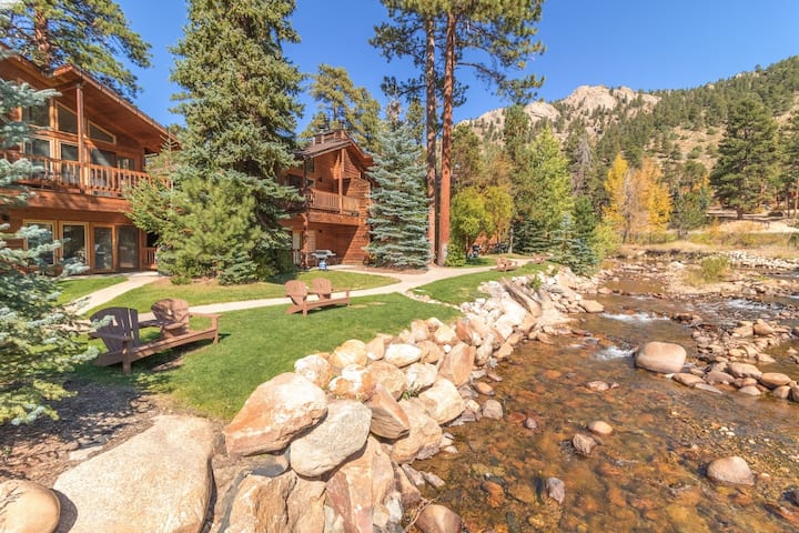 Woodlands - Modern Riverfront Condo/Mountain Views