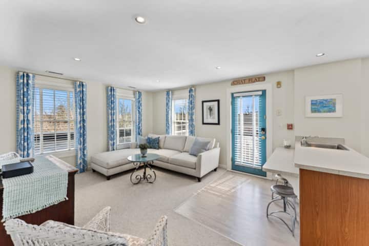 Private Pied-a-Terre, in-village hidden Oasis.