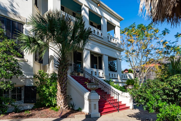 Grand Manor Prohibition Quarters Apartment Suite