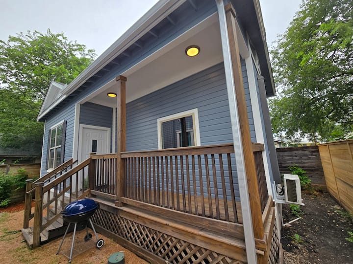 Beautiful Casita 2 min - 0.1 mi from Alamodome!