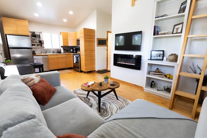 Tree House 1 Bedroom + loft (sleeps 4)