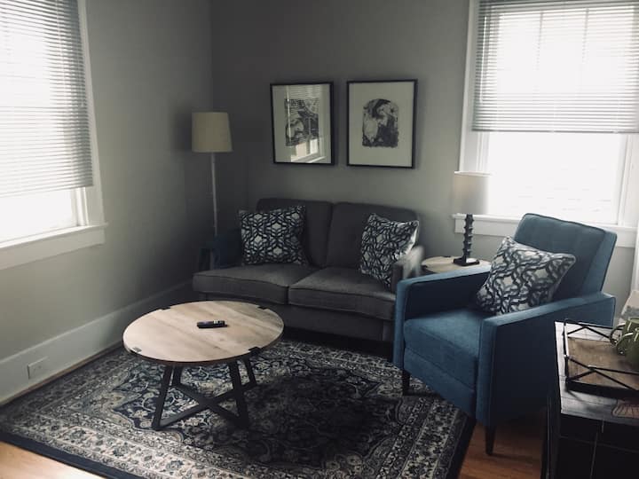 Sunny & Private - Upstairs Bedroom, Den & Bathroom