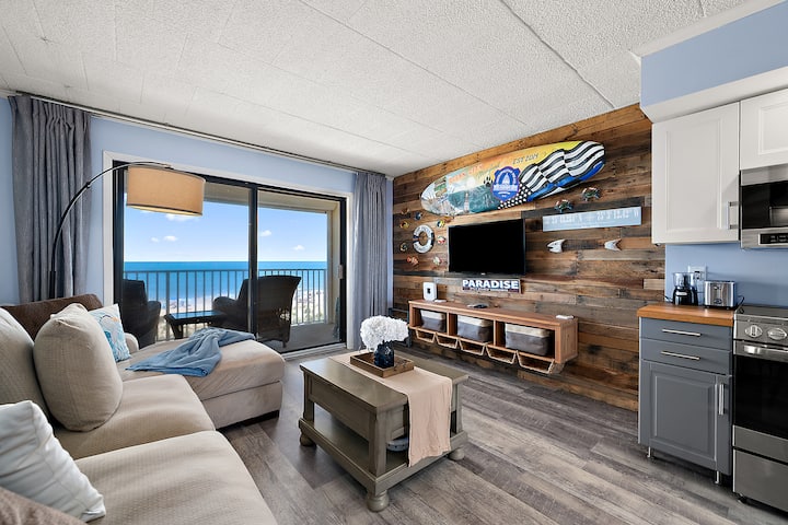 OceanfrontStudio-Sleeps2-Pool-FreeParking