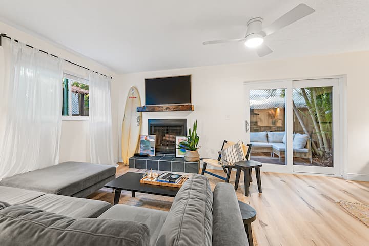 *New* modern Surf House 2 blocks to beach+downtown