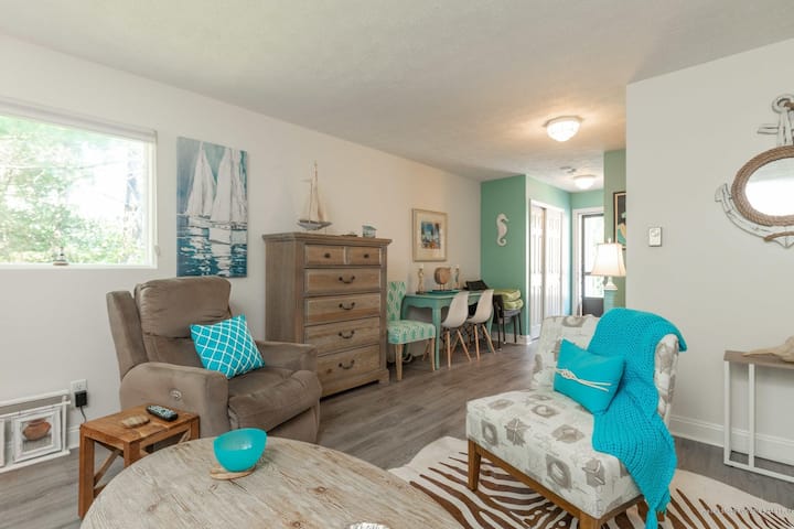 Cozy Getaway Walking Distance from Perkins Cove