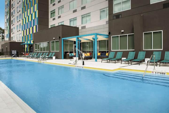 *Near SeaWorld & Universal. Free Breakfast & Pool