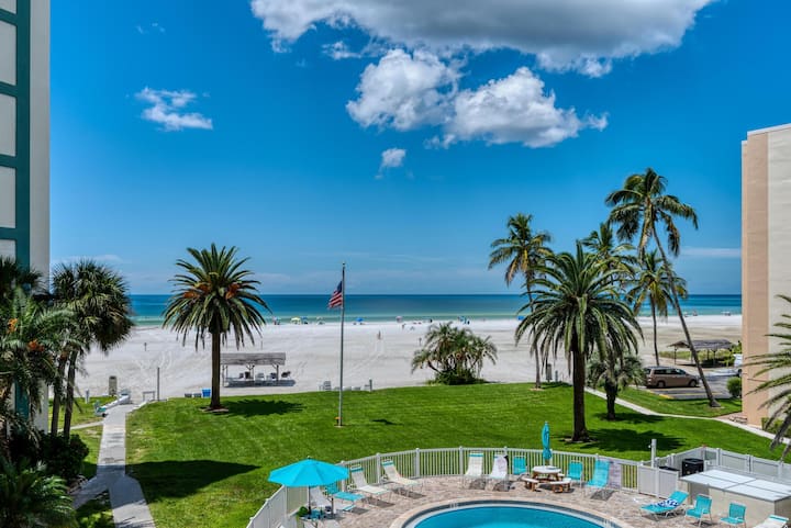 Private Beach•3 Heated Pools•2BR•Ground Floor