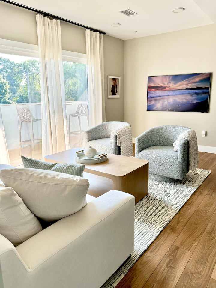 Traverse Sky | Luxe Downtown Condo | Walk to Beach
