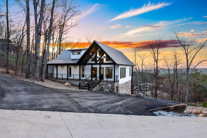 Couples Cabin, Hot Tub, Fire Pit, Pet, White Horse
