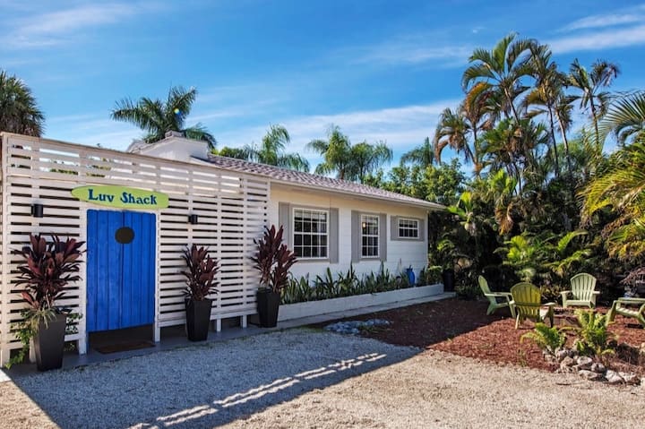 The LUV Shack! · Close to Beaches·Dining·Shopping