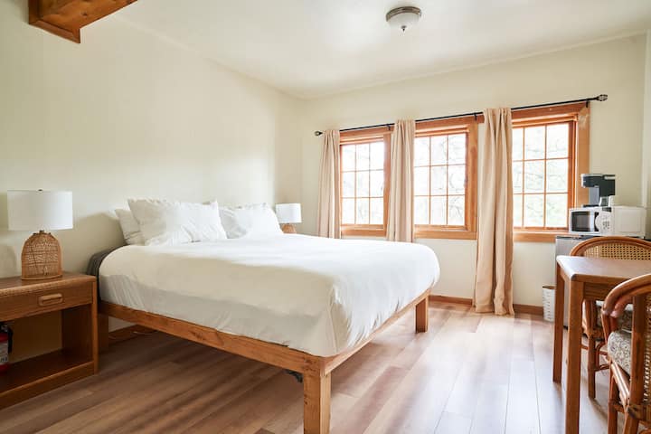 Room 1 at the Observatory Inn in Winthrop
