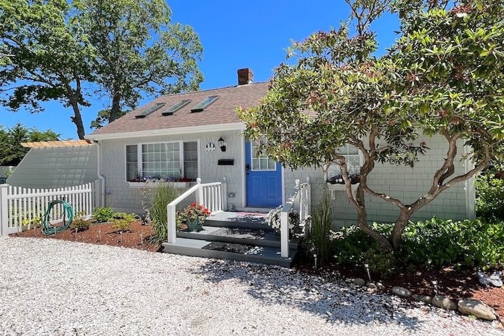 Cozy Hyannis Cottage · Walk to Harbor · Fire Pit