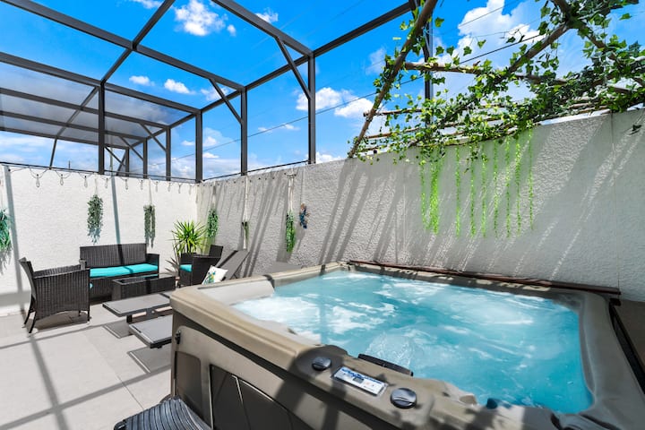 3BR Luxury Disney Escape | Hot Tub & 2 King Suites