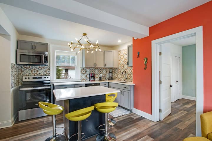 Cozy Pensacola Escape | Close to Downtown & Beach